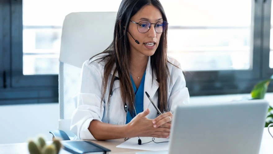 Clinician receiving remote medical assistance via VSight