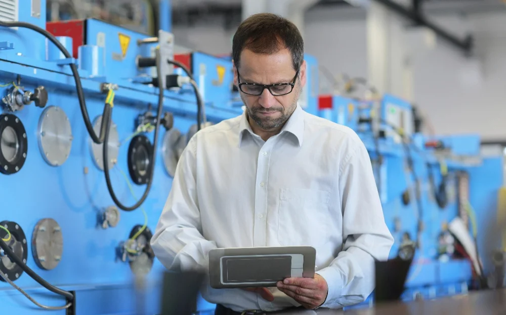 Remote expert guiding a technician with AR annotations